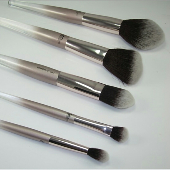 NEW It Cosmetics Brushes for Ulta Luxe - Picture 7 of 8